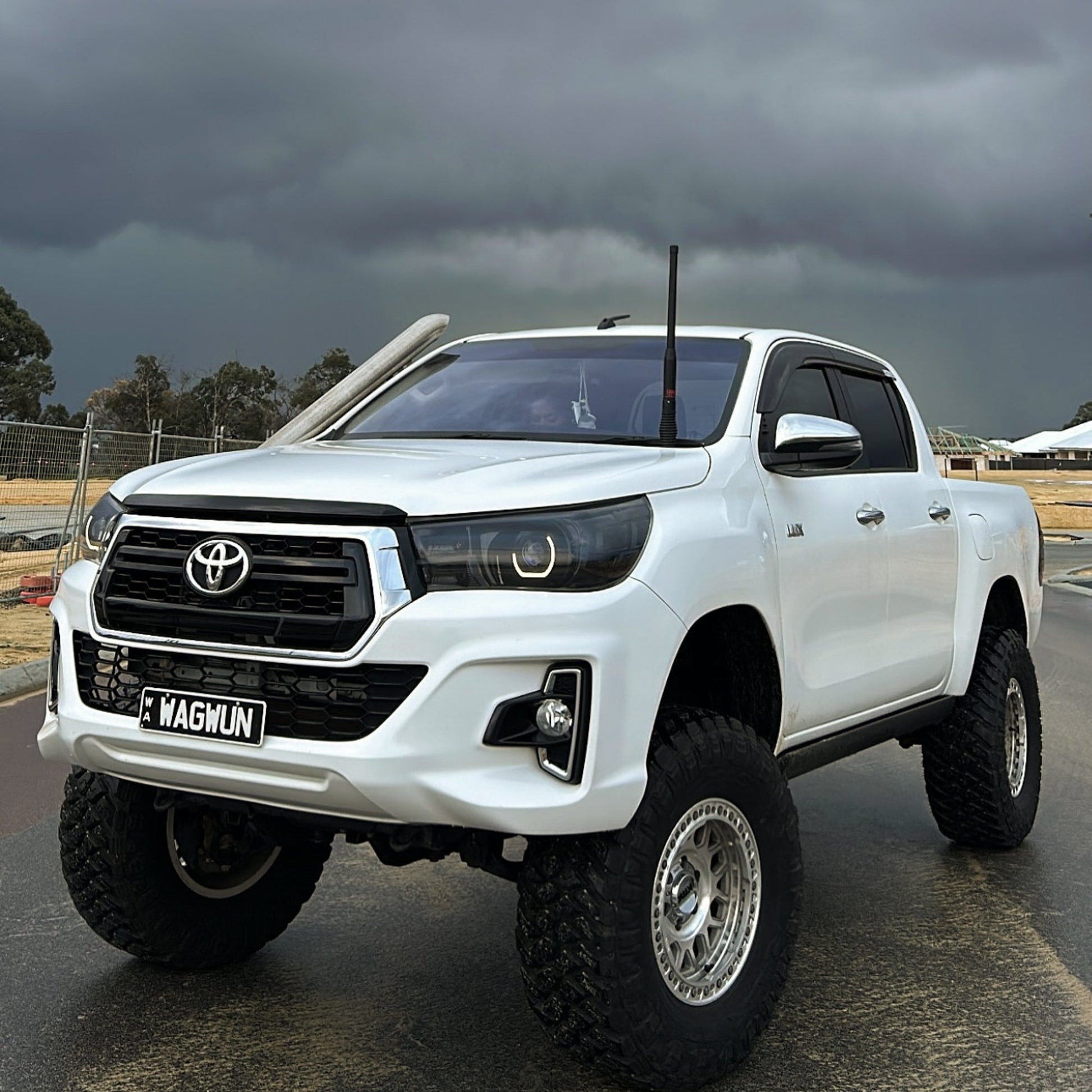 N80 Hilux Bundle - Bushdoof Lighting